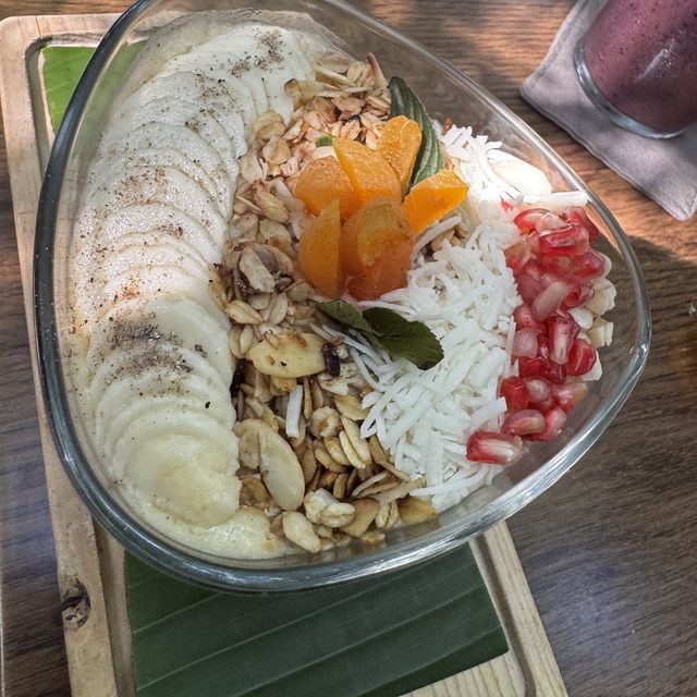 Un smoothie bowl visto desde arriba en ARCANA