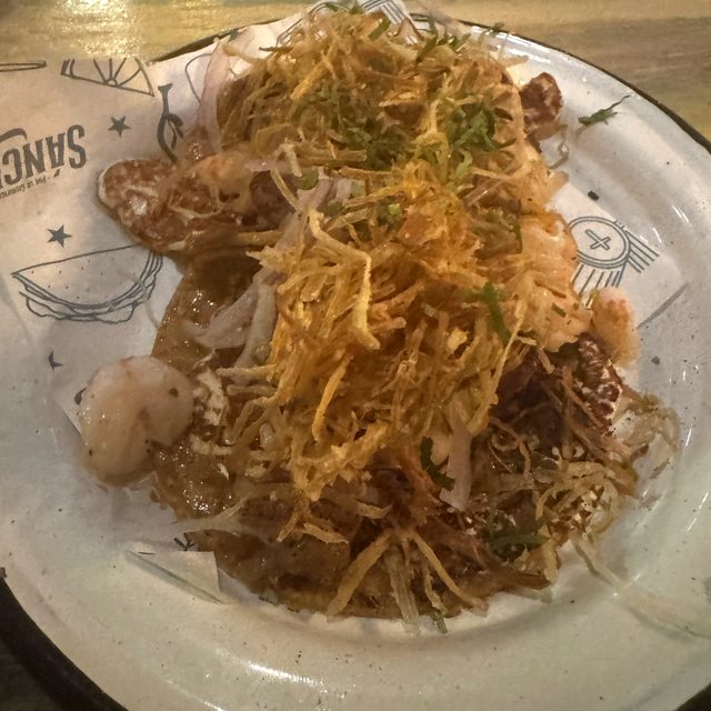 Una tostada de camarón en Los Sánchez