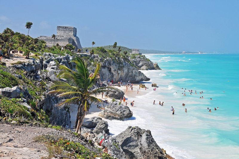 El Castillo en las ruinas de Tulum sobre la playa del Caribe